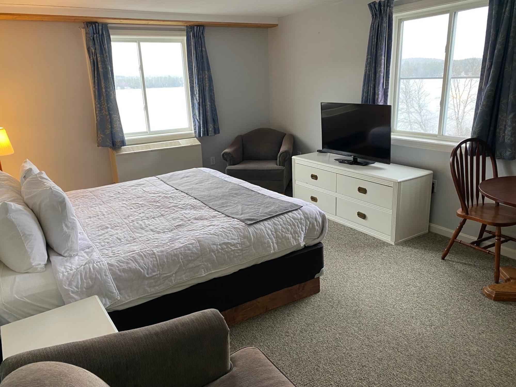Winnisquam Lake Inn Тилтон Экстерьер фото