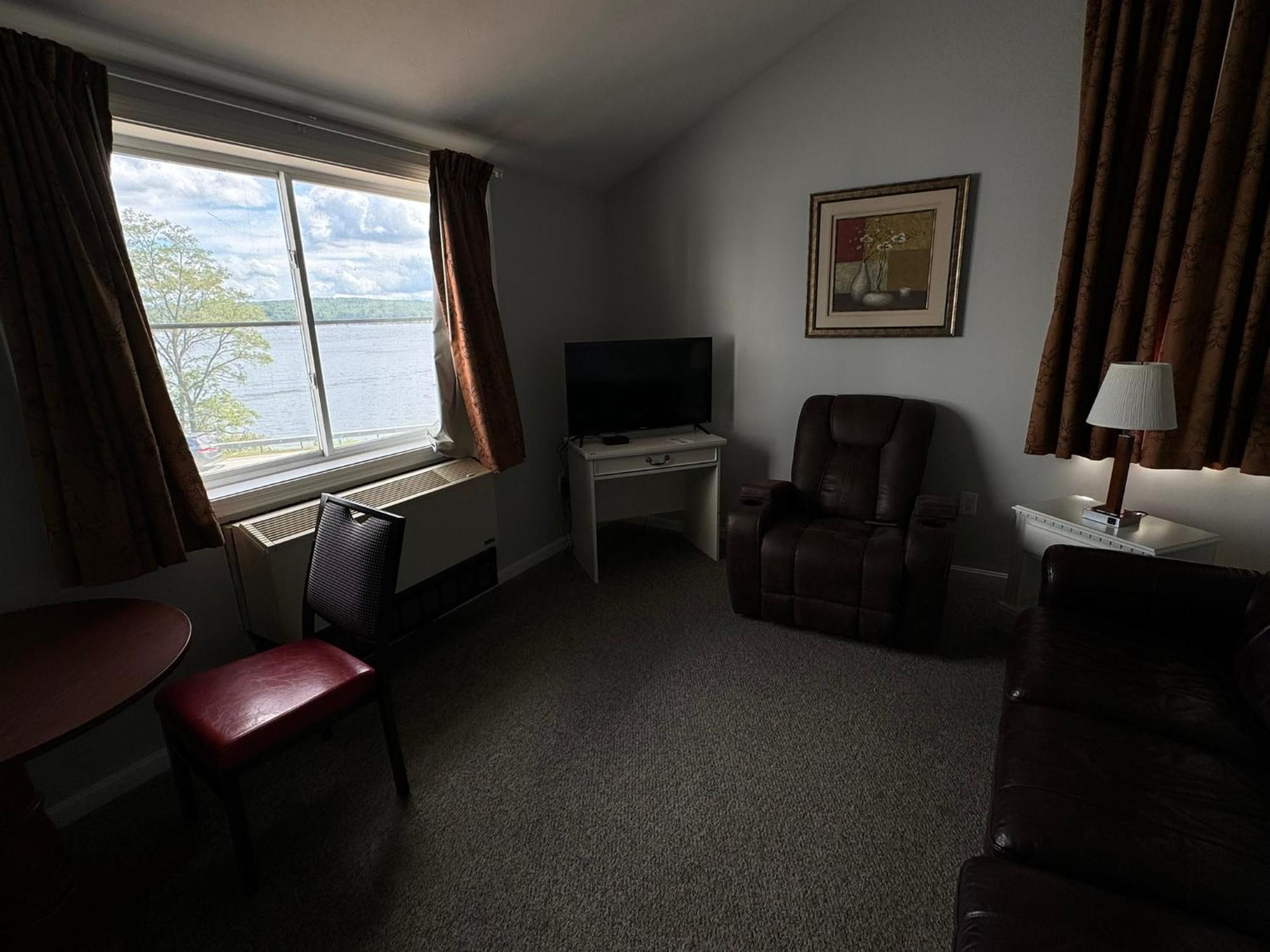 Winnisquam Lake Inn Тилтон Экстерьер фото